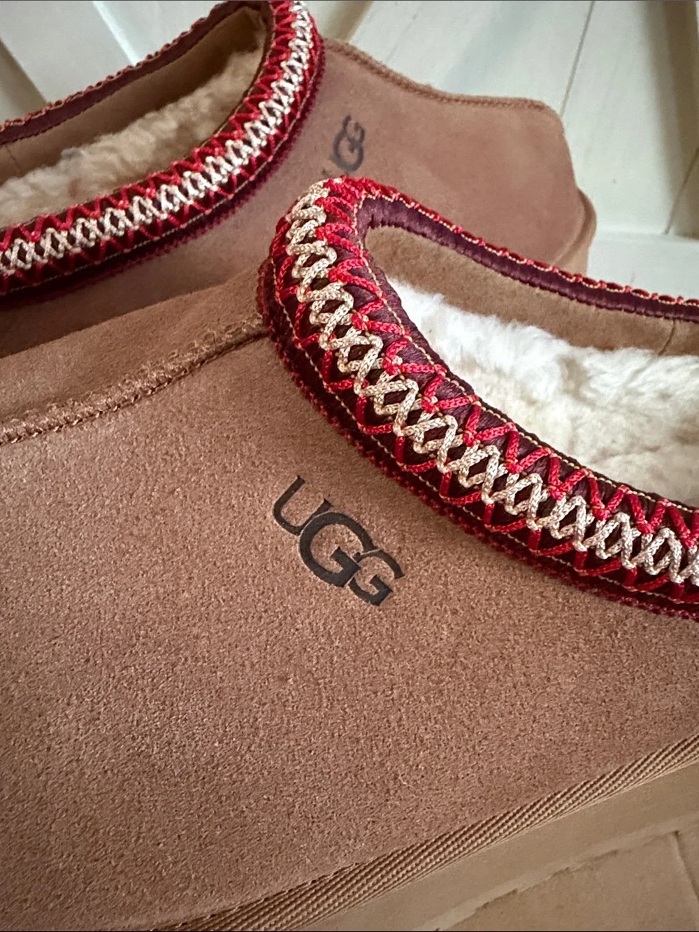 UGG Chestnut Mule with Red and Cream Knit Trim - Picture 4 of 8